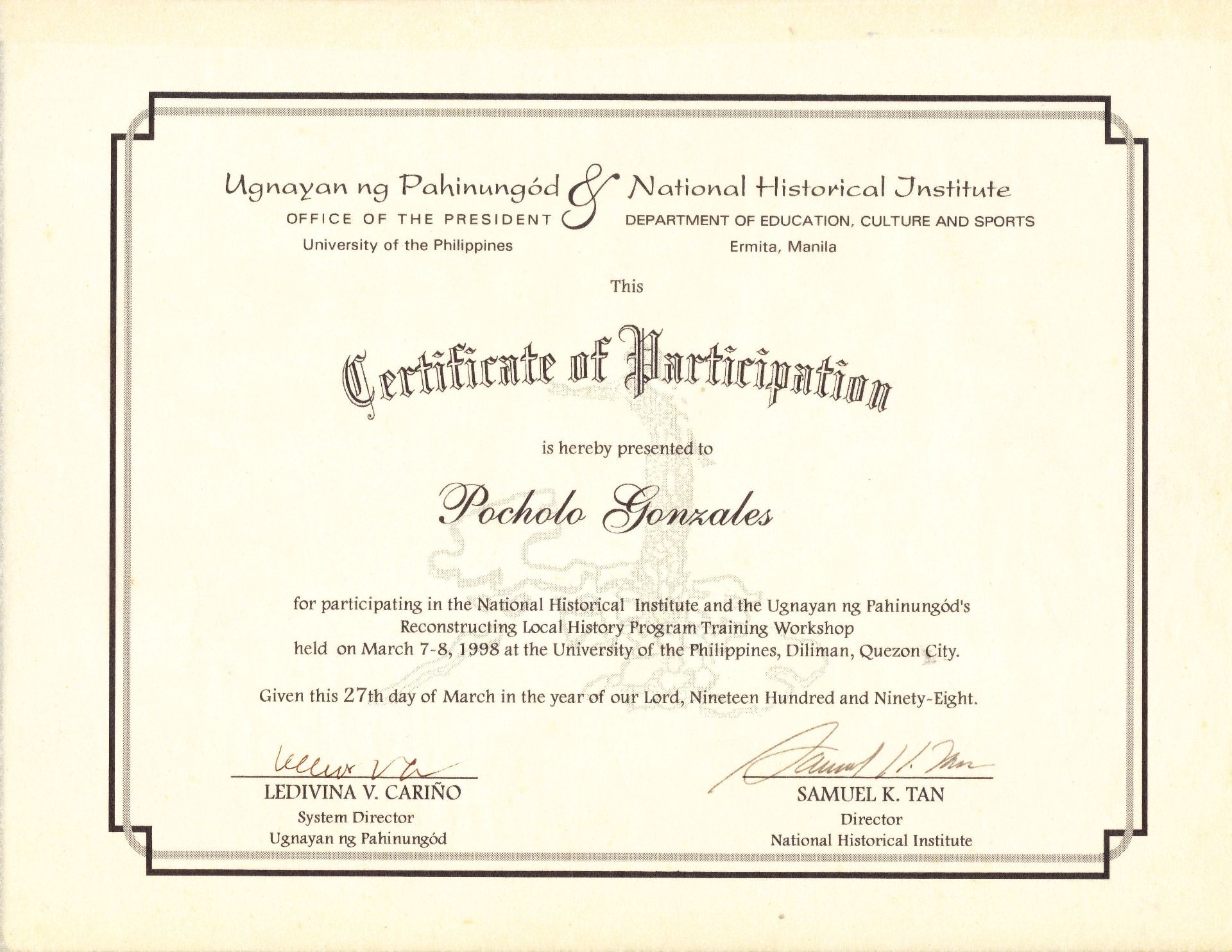 Certificate of Participation na iginawad kay Pocholo De Leon Gonzales ng Ugnayan ng Pahinungód (UP) at ng National Historical Institute para sa Reconstructing Local History Program Training Workshop, UP Diliman, Marso 7–8, 1998